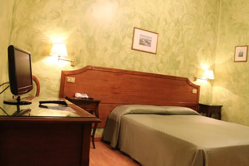 Double or Twin STANDARD Room, Fiori, Rome