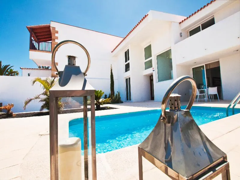 VILLA THREE BEDROOMS WITH PRIVATE POOL Room, Sun Bay Villas, Tenerife