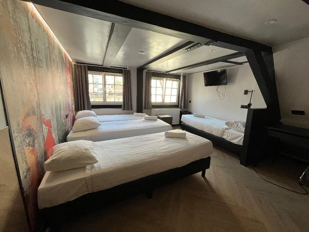 QUADRUPLE STANDARD Room, Heart Of Amsterdam, Amsterdam