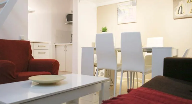 APARTMENT SUPERIOR CAPACITY 4 Room, Travessera Parc Guell Apartamentos, Barcelona
