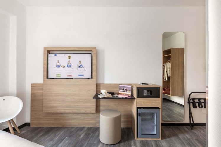 B B Hotel Pomezia Roma, Rome