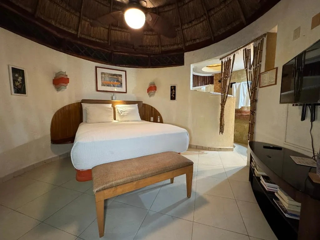 SUITE QUEEN SIZE BED Room, Cocos Cabañas, Cancun Area