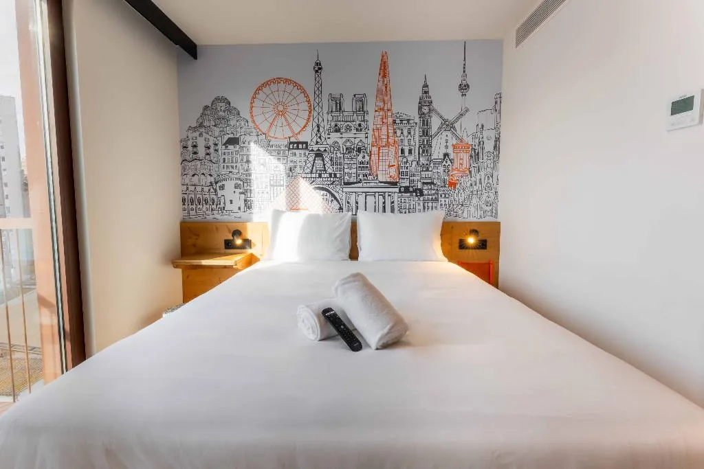 DOUBLE STANDARD Room, easyHotel Alicante Centro, Costa Blanca