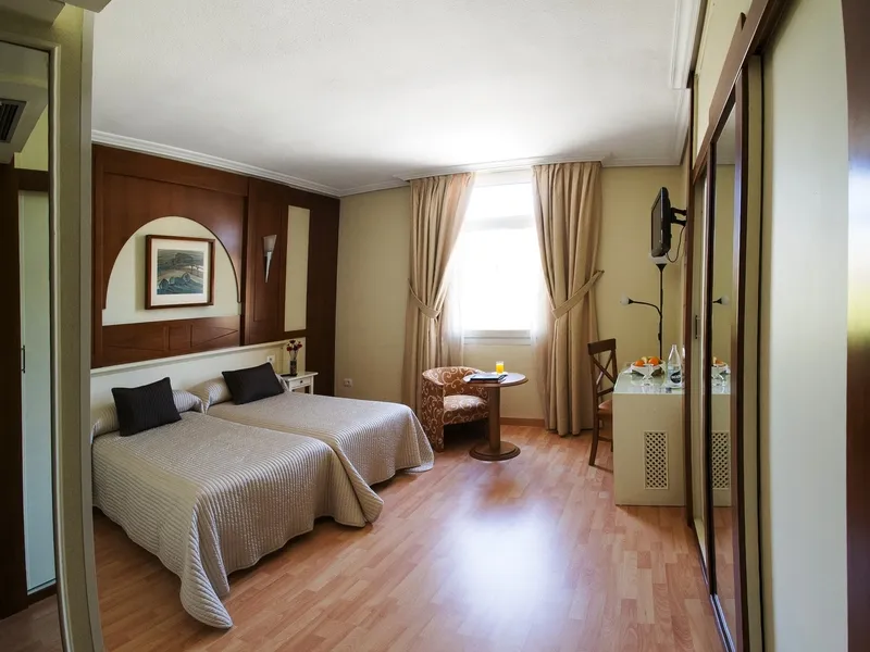 TRIPLE STANDARD Room, Pasarela, Seville