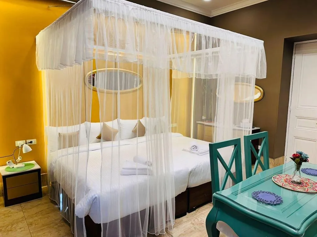 Room, Ga Plus, Cairo