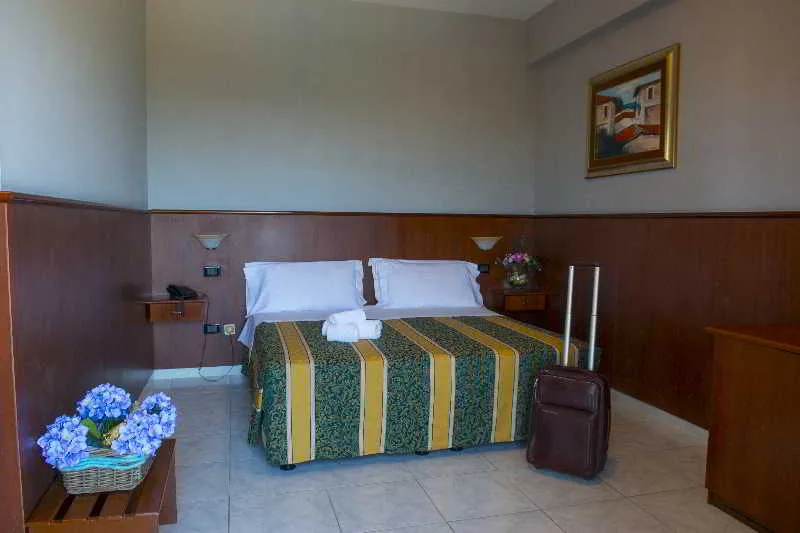 Room, Dei Pini, Catania
