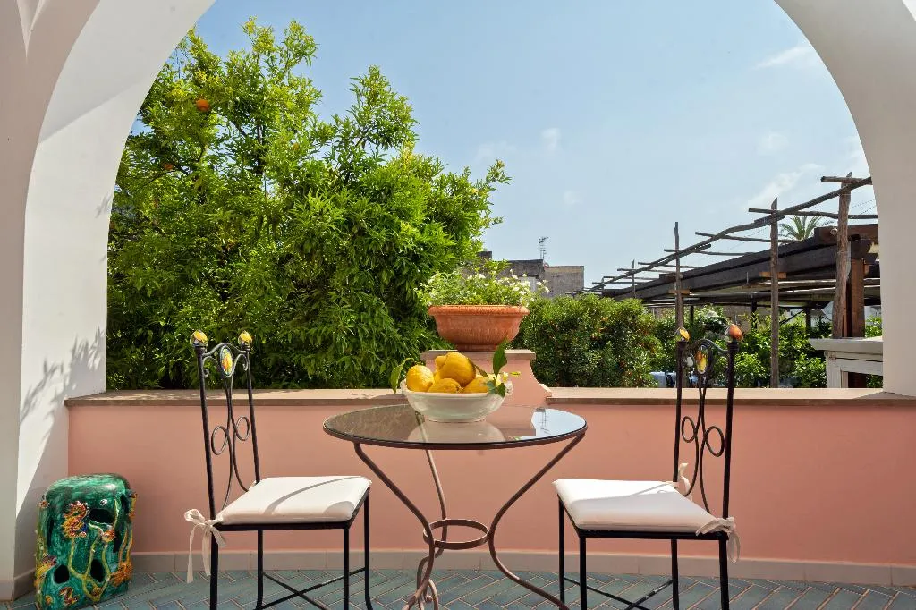 DOUBLE GARDEN VIEW WITH BALCONY Room, Casa Mariantonia, Naples