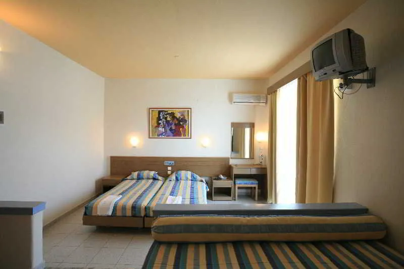 Room, Irinna, Rhodes