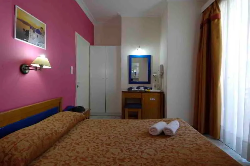 Room, Carolina, Athens