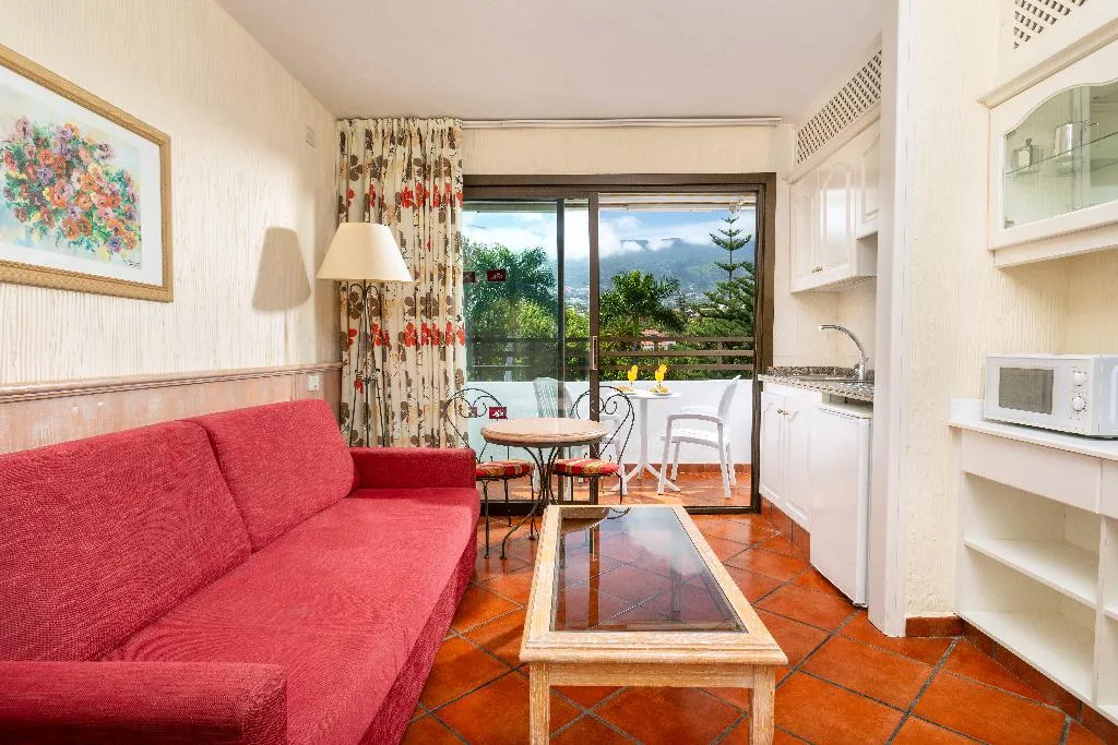 Room, Masaru, Tenerife