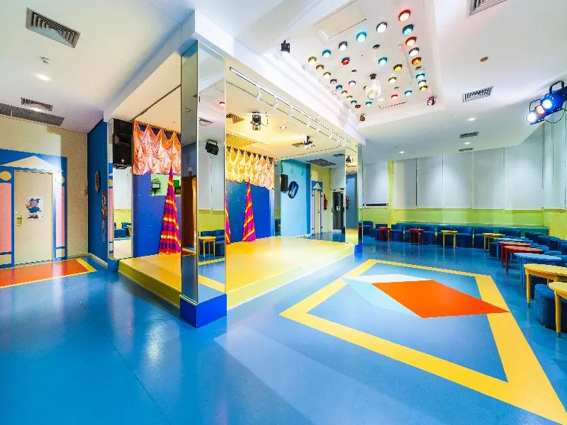Sports and Entertainment, Globales Club Almirante Farragut, Menorca