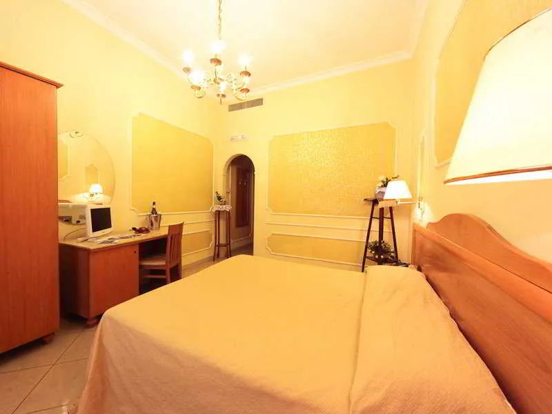 Room, Casablanca, Naples