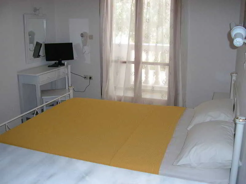Room, Finikas, Santorini
