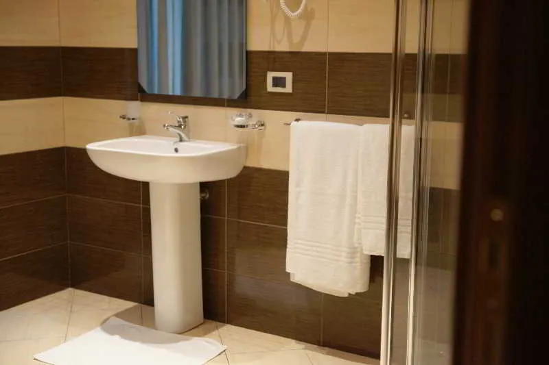 Room, Sofia, Catania