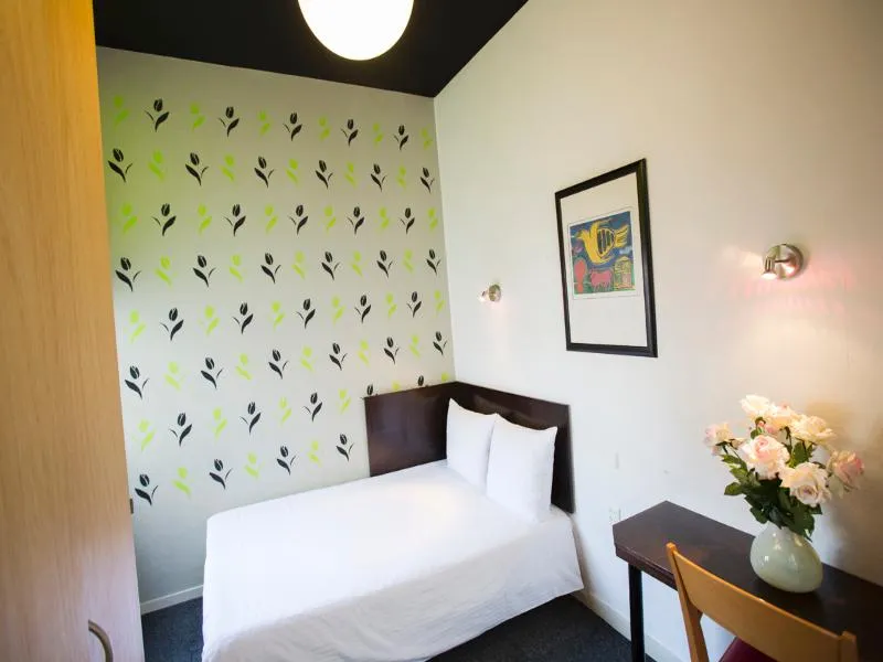 SINGLE WITH SHARED BATHROOM Room, Quentin Golden Bear Hotel, Amsterdam