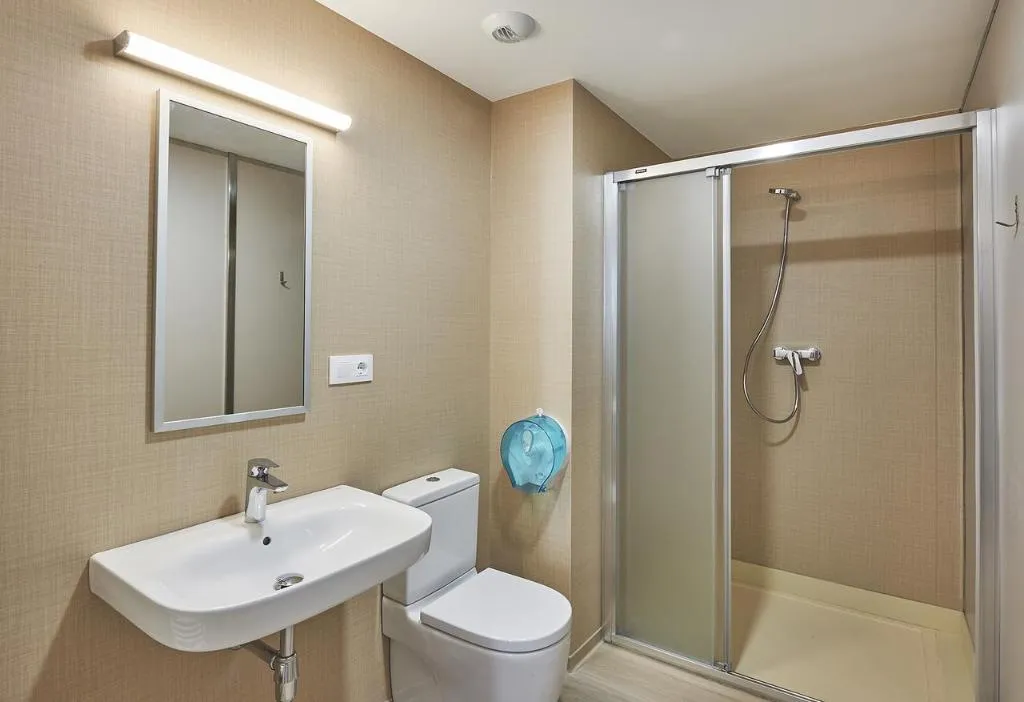 FAMILY ROOM CAPACITY 4 Room, Alberg Abat Oliba, Barcelona