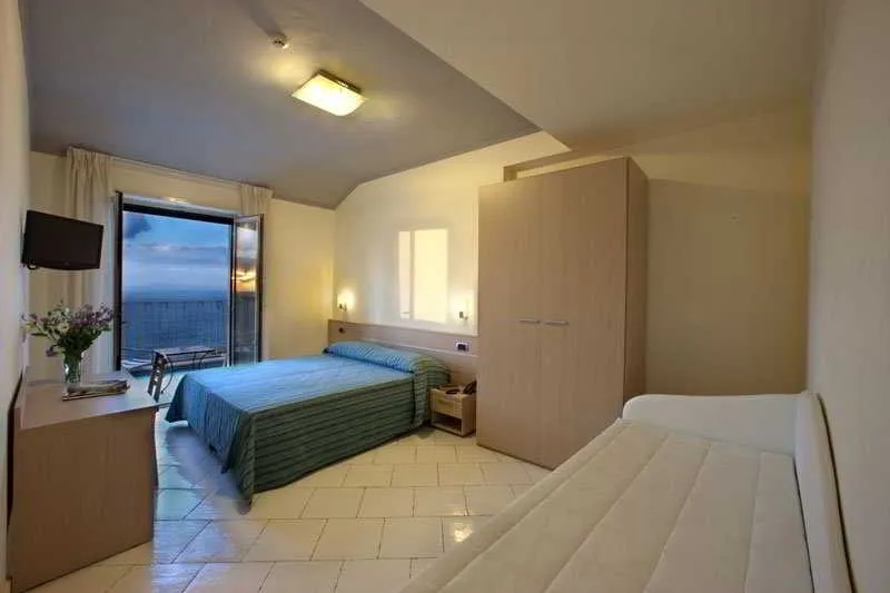 Room, Cosmomare, Naples