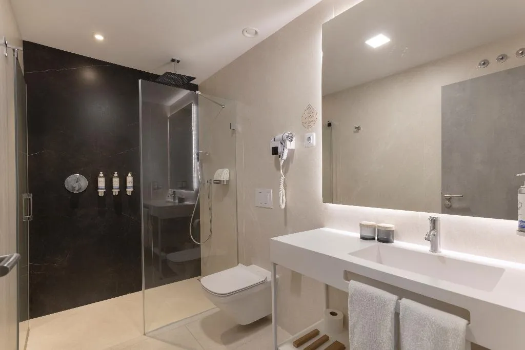 TWIN INNER Room, Lima, Costa Del Sol