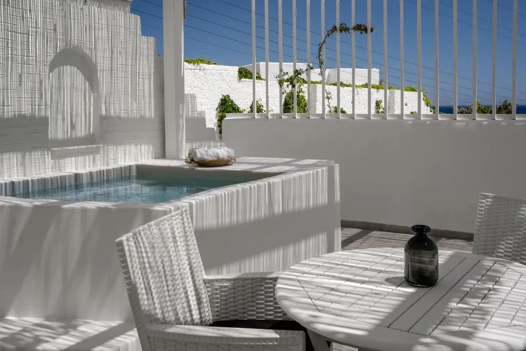 SUITE DELUXE WITH JACUZZI Room, Mr & Mrs White Tinos, Mykonos