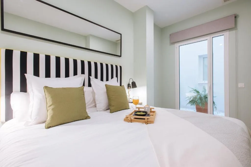 APARTMENT CAPACITY 5 TWO BEDROOMS Room, Sercotel Sevilla Guadalquivir Suites, Seville