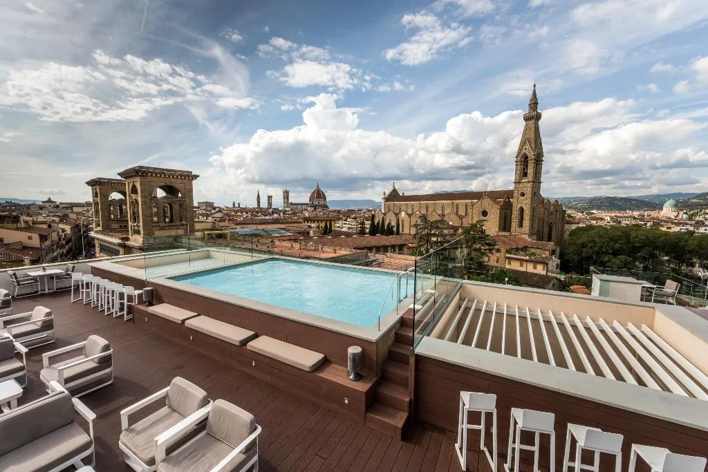 Pool, Plaza Lucchesi, Florence