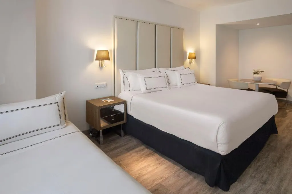 TRIPLE STANDARD Room, Melia Lebreros, Seville