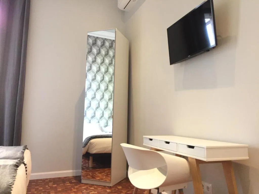 TWIN Private external bathroom Room, Hip Karma Hostel, Barcelona