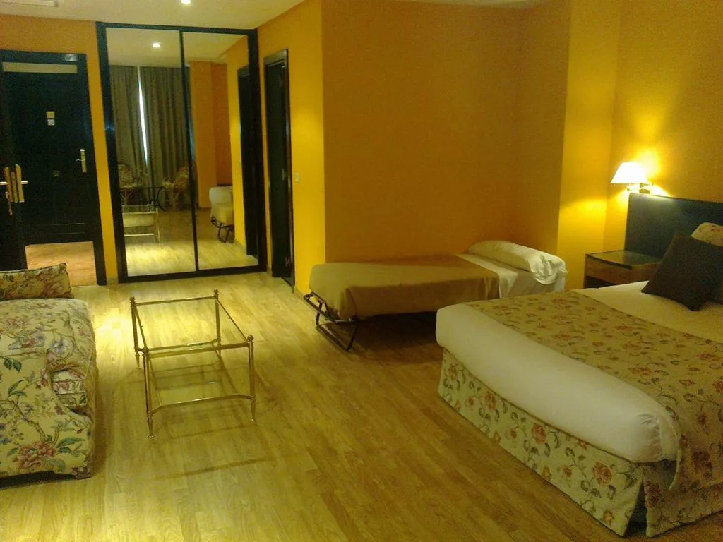 DOUBLE STANDARD Room, Torre Hogar, Madrid