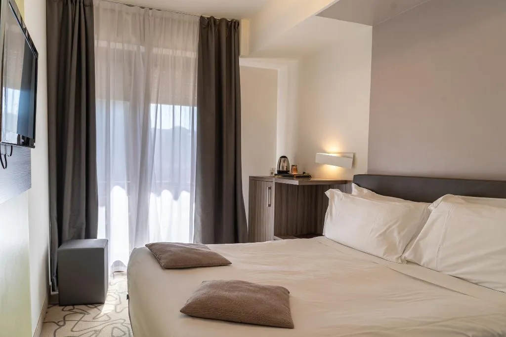 Double or Twin CLASSIC WITH BALCONY Room, Hotel Désirée by Double Hospitality, Milan