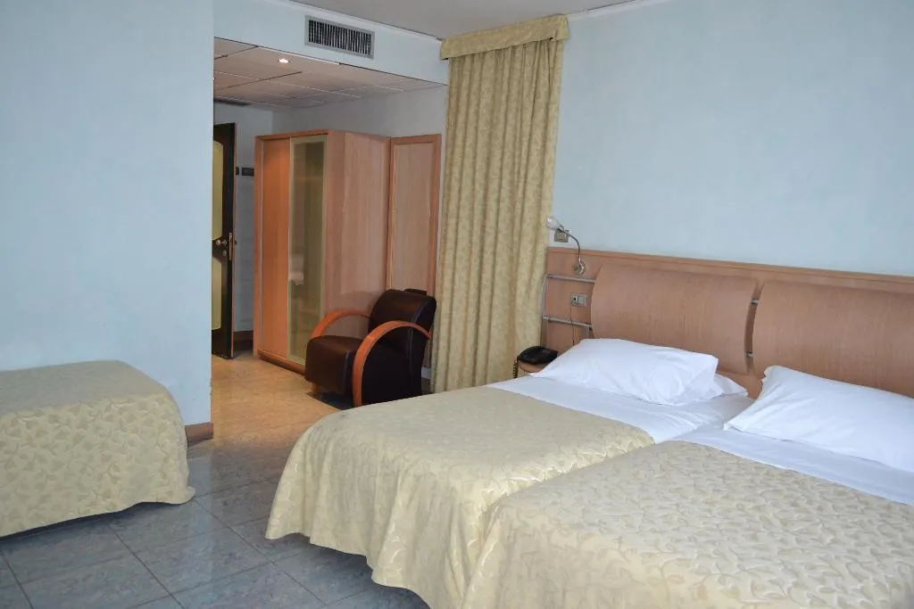 TRIPLE STANDARD Room, Marina Palace Hotel Spa & Congress Hall, Catania