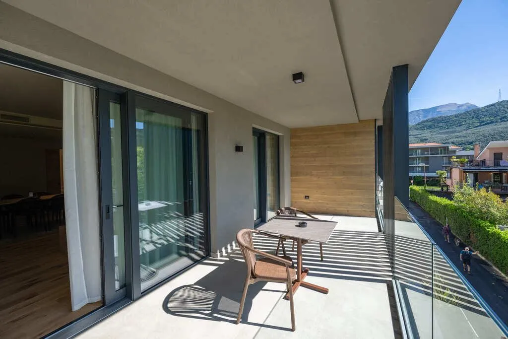 APARTMENT TWO BEDROOMS WITH TERRACE Room, Ètra Suites & Apartments, Milan