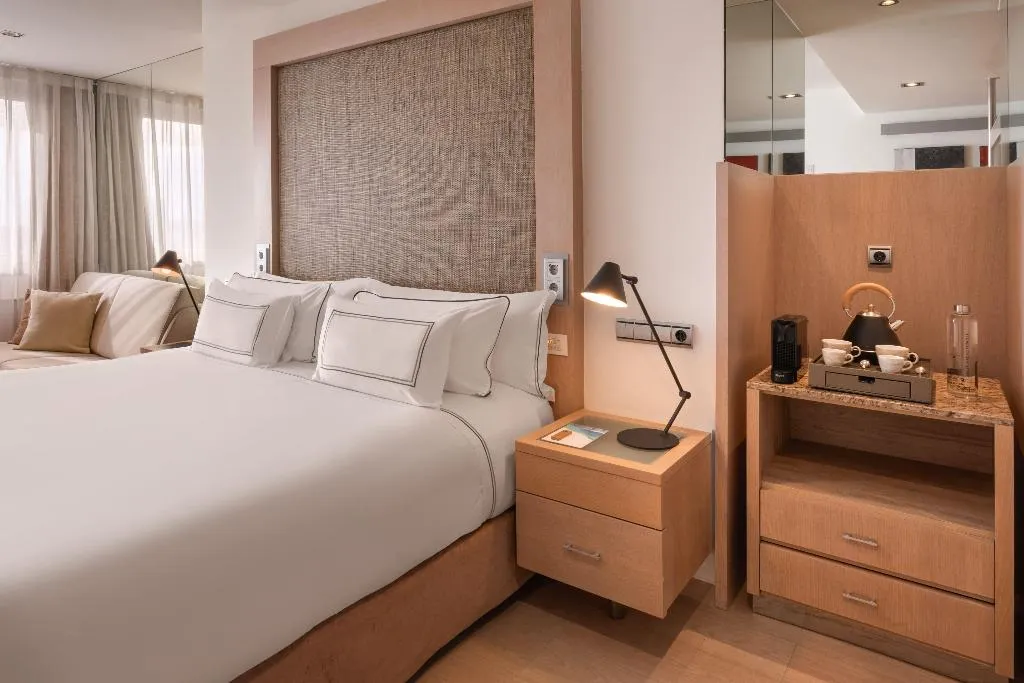 DOUBLE PREMIUM Room, Melia Madrid Princesa, Madrid