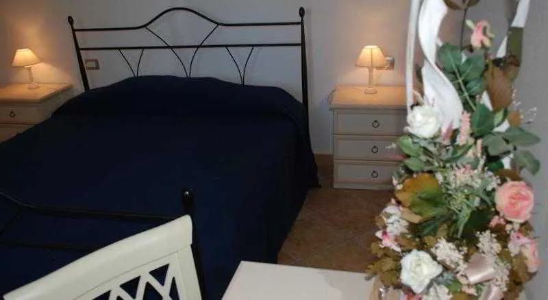Room, Residence Li Troni, Olbia