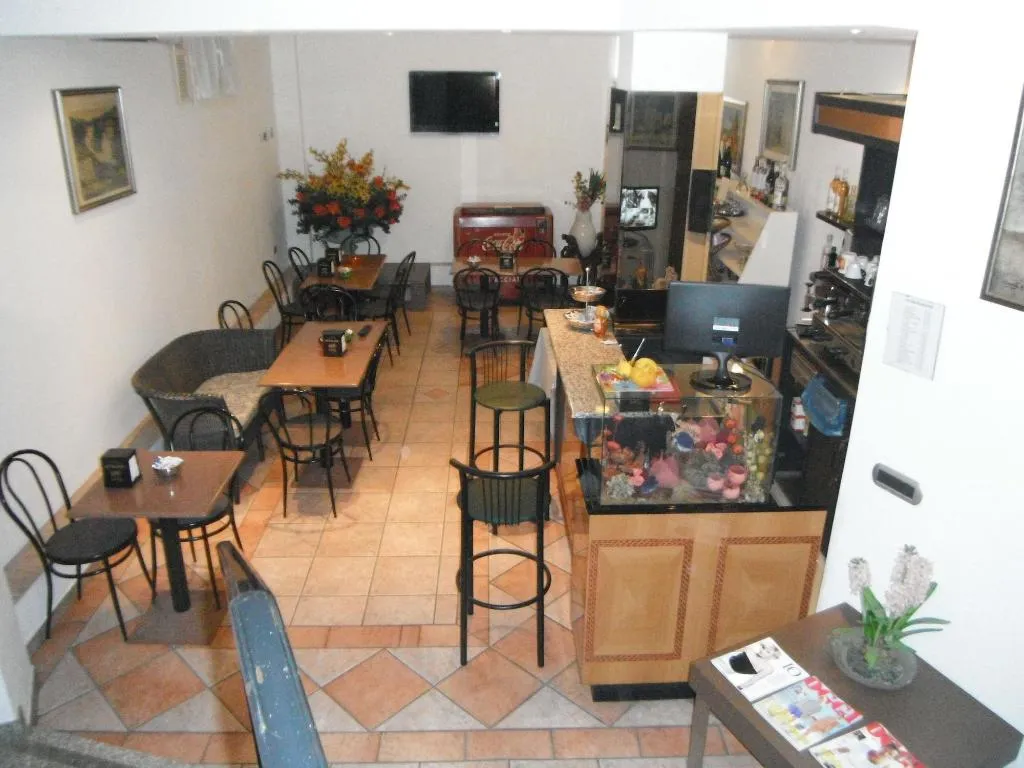 Bar, Albergo Renato, Milan
