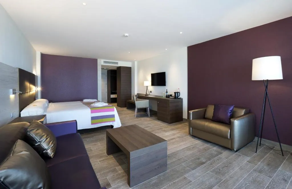 JUNIOR SUITE SEA VIEW CAPACITY 3 Room, Medplaya Pez Espada, Costa Del Sol