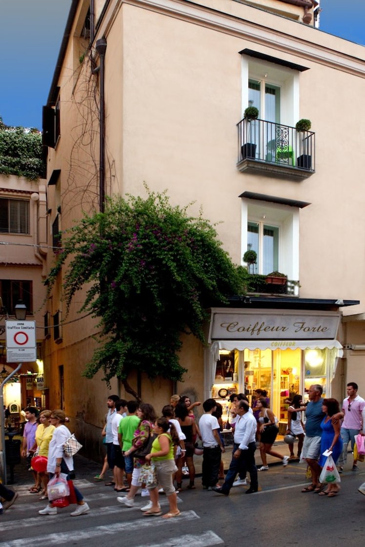 Palazzo Montefusco, Naples