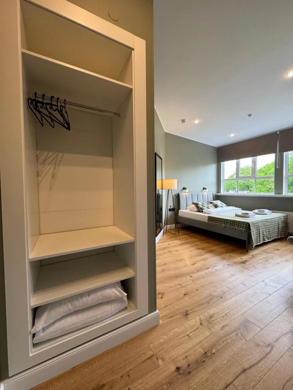 DOUBLE DELUXE QUEEN BED Room, Avitar, Riga