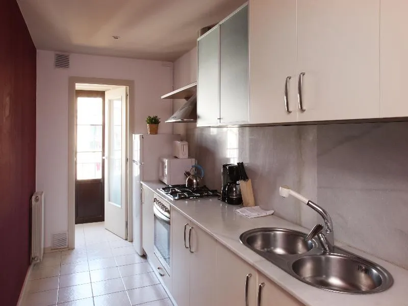 APARTMENT CAPACITY 2 TWO BEDROOMS Room, MH Apartments Ramblas, Barcelona