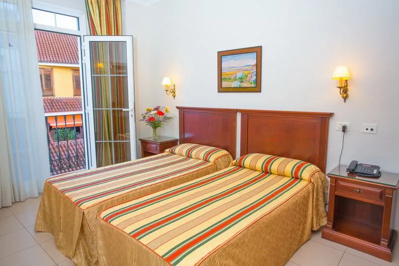 Room, Marte, Tenerife