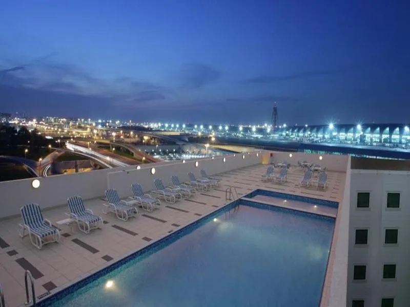 Pool, Premier Inn International Airport, Dubai