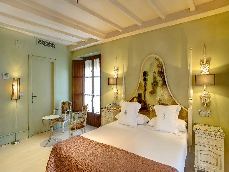 DOUBLE SUPERIOR Room, Sacristia de Santa Ana, Seville