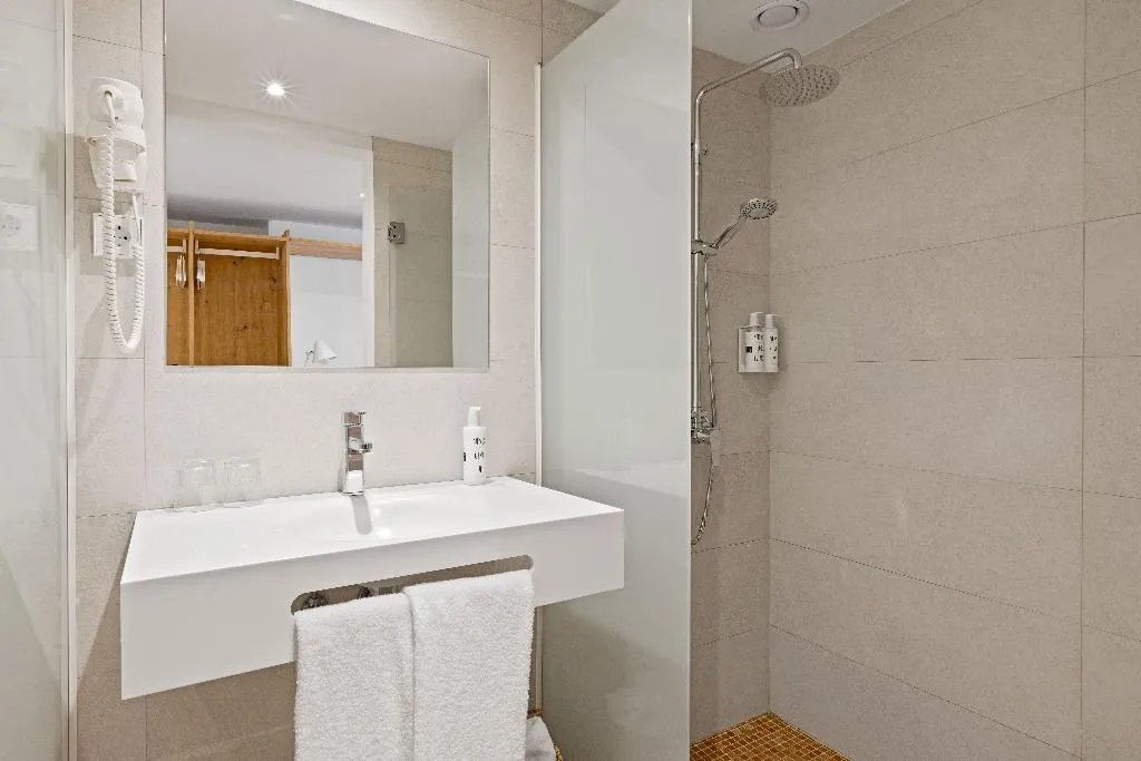STUDIO CAPACITY 2 Room, Palmanova Beach Apartments by TRH, Majorca