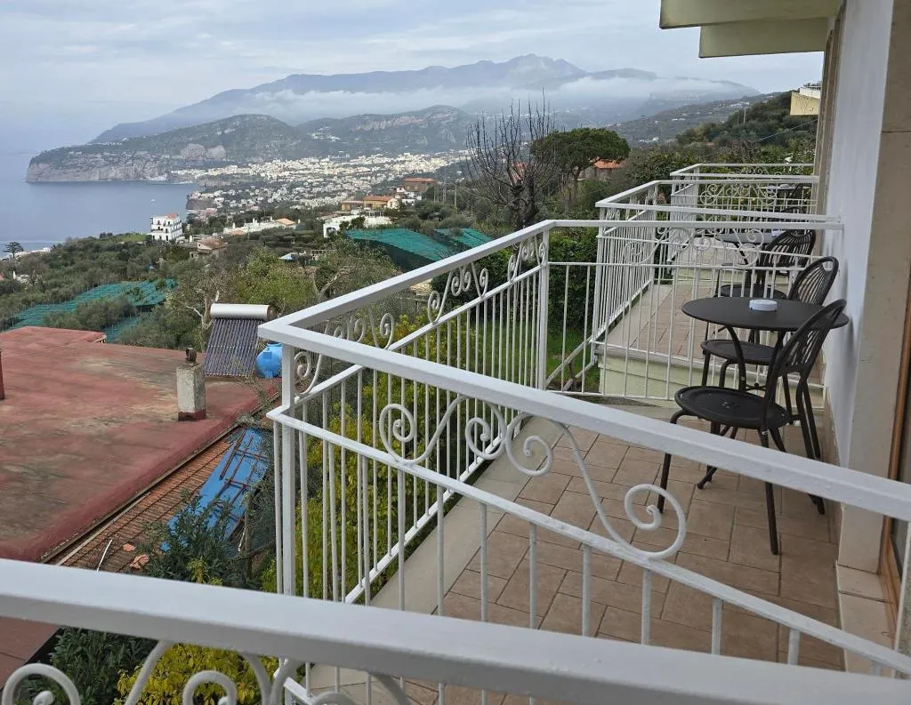 TRIPLE SEA VIEW Room, Il Nido, Naples