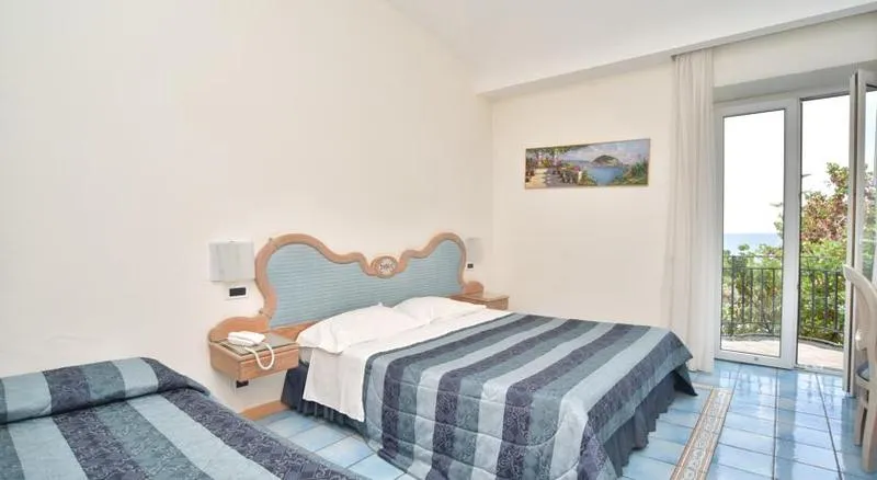 TRIPLE STANDARD Room, Albergo Italia, Naples