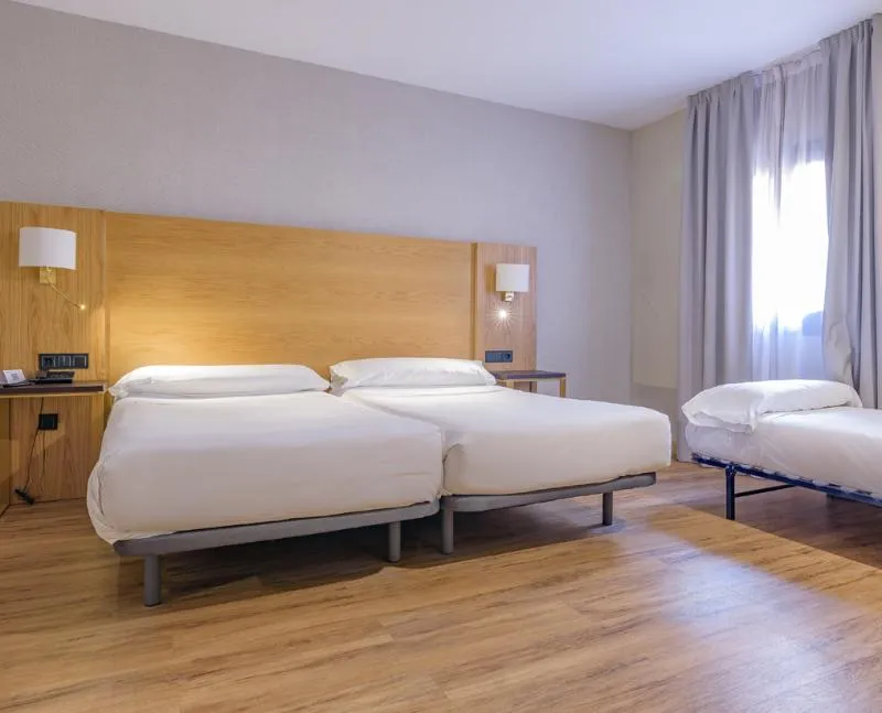 TRIPLE STANDARD Room, Zentral Mayoral, Madrid