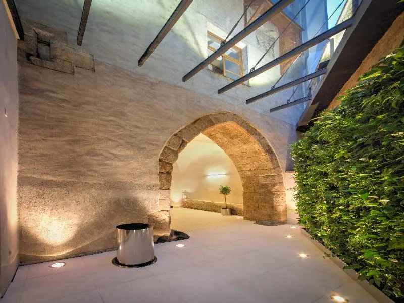 Lobby, Bishops House, Prague
