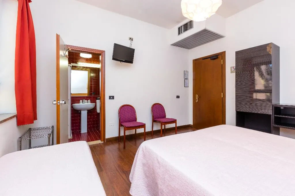 TRIPLE STANDARD Room, Hotel Adria, Venice