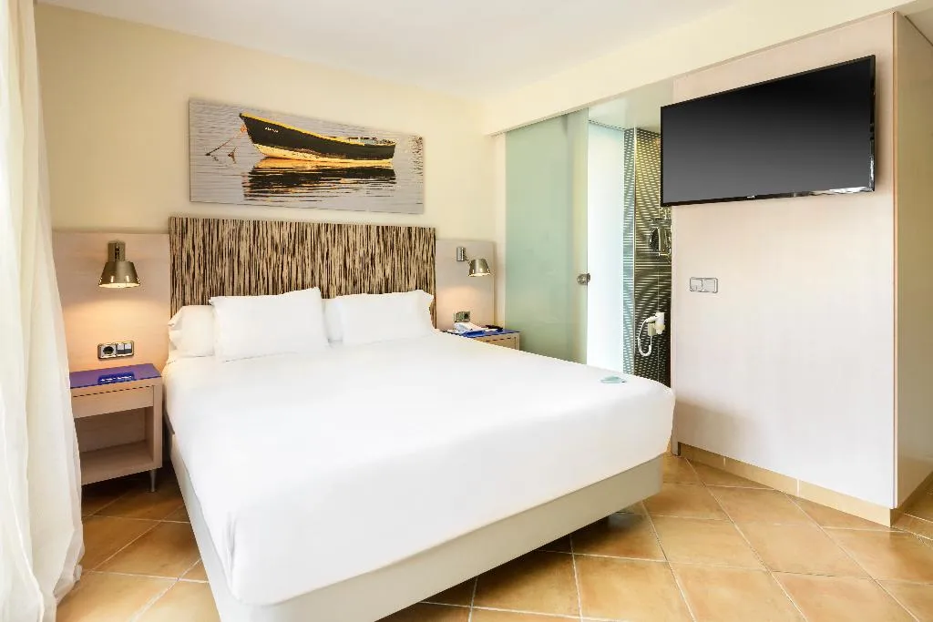 DOUBLE SUPERIOR Room, Seth Punta Prima, Menorca