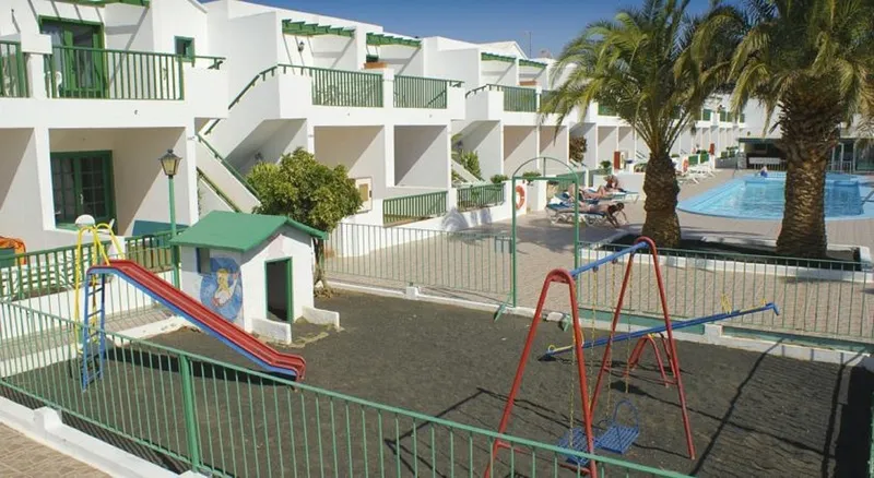 Sports and Entertainment, Los Gracioseros, Lanzarote