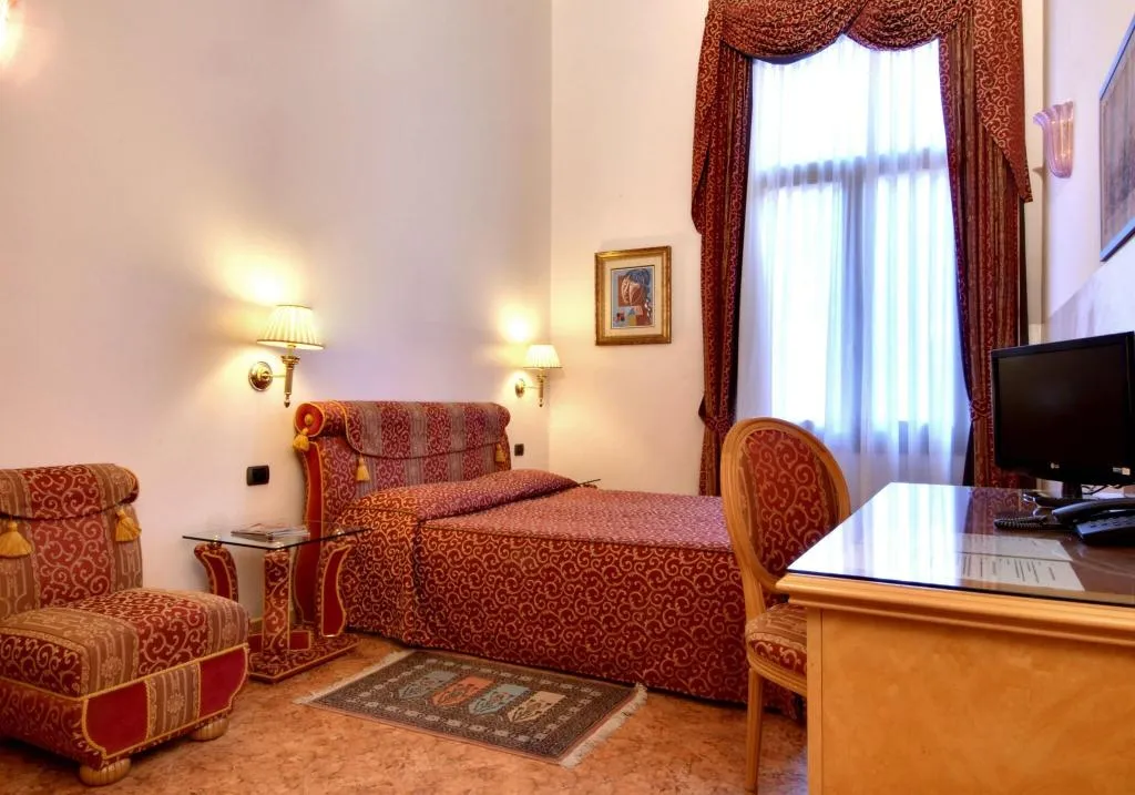 DOUBLE WITH DOUBLE BED Room, Ca Bauta, Venice